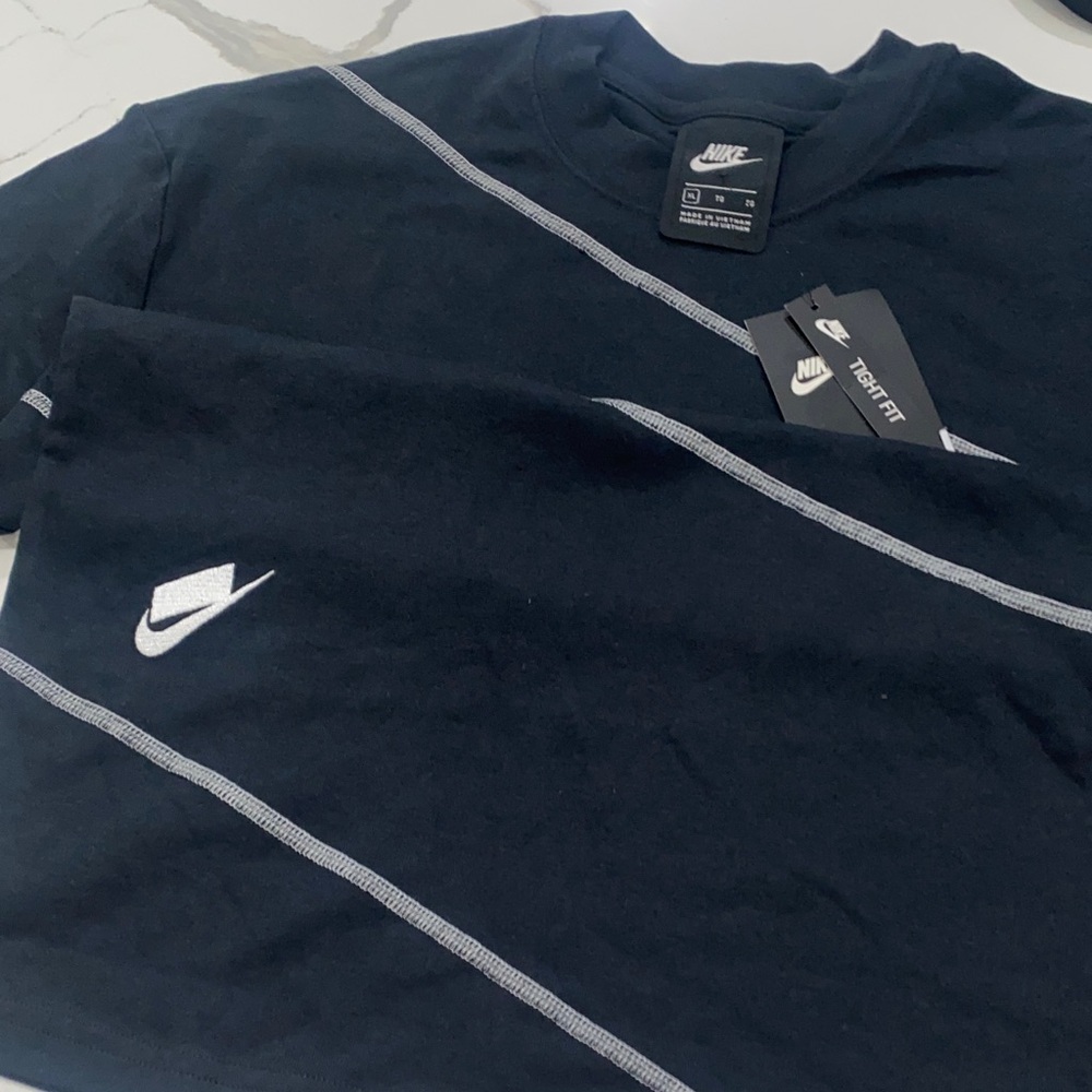 New Women’s‎ Nike Black Tee - XL